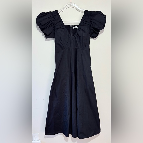 Abercrombie & Fitch puff sleeve plunge midi dress in black - Picture 3 of 8